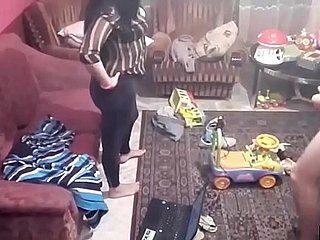 kamera mata-mata mencatat beberapa sialan di ruang tamu. JAV245