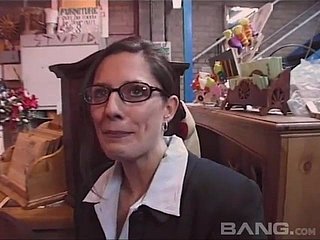 熟女が犯されます