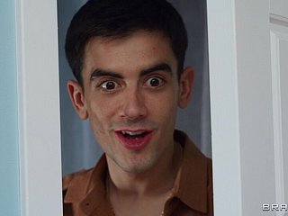 Jordi El Niño Polla se une al trío sexo con Halle Hayes