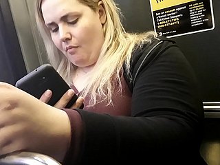 Dama muy Gordita en bas