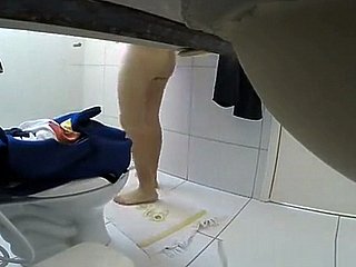 새엄마에 커다란 엉덩이 털이 성기를 감시