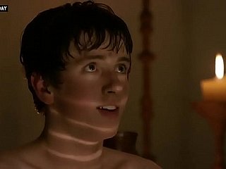 Viva Bianca - Mostrando su cuerpo desnudo a un niño adolescente - Spartacus