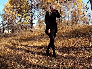 Teen Coddle liebt es, wide der Natur zu saugen und zu ficken! - Outdoor-POV.