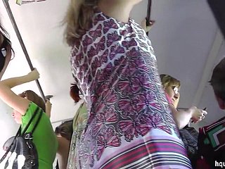 Cul chaud exposé dans la vidéo Upskirt