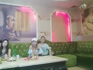 中国ktv扭结群体性生活女士4p