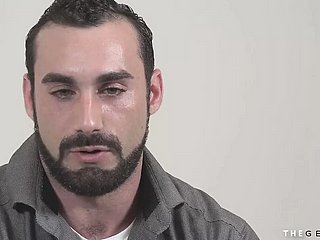Транссексуальные малышки, стуча с парнями в бездушной оргии