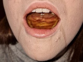 我喜欢喝他的黄色小便