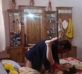 一个大男人和一个年轻的女人