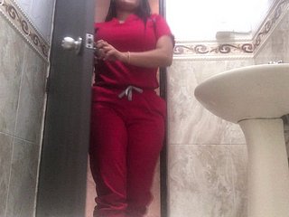 La enfermera me envía videos calientes en whatsapp