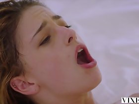 VIXEN.com Mauvaise fille aime le sexe trop