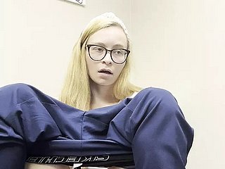 顽皮的护士猫玩角质热金发摩洛伊斯兰解放阵线
