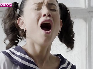 orgasme menyemprotkan hardcore dengan cosplay remaja cosplay Jepang, brunette asian dengan kuncir sofa basah orgasme kuncir