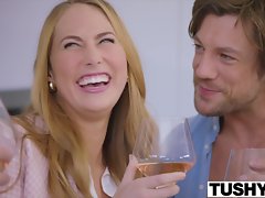 Tushy Молодая богатая девочка наказана и попка зияла