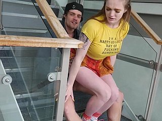 Unerwarteter öffentlicher Fick mit gehorsamem Teenager – Lustery