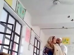 Mahasiswa Muslim Kacau Dengan Guru