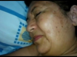 الجدة الكولومبية يتخلى الأحمق ولكن لا يمكن اتخاذ القصف