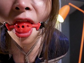 Imagen 4K Secretaria de seda negra