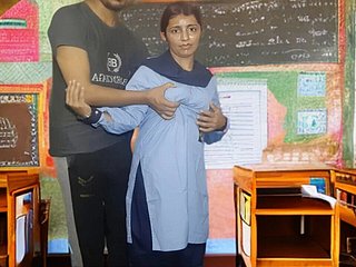 भारतीय कुंवारी स्कूल गर्ल ने पहली बार अपने टीचर से चुदवाया, स्टूडेंट और टीचर सेक्स वीडियो वायरल