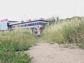 Блондинистые изгибы от Got 2 Pee, куда девушки приходят пописать