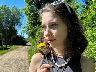 Bertemu seorang gadis sekolah Ukraine di jalan dan menidurinya pada hari yang sama