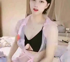 Y tá nóng bỏng