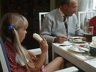 Nackte Teengirls aus einem klassischen deutschen Pornofilm bringen dich zum Kommen