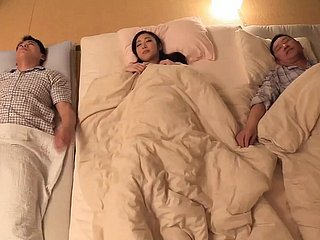 Abe Shiorina, a requintada noiva asiática, descobre sua verdadeira vocação ao se entregar completamente à presença imponente de seu marido idoso nesta continuação instigante. Dwell sua jornada enquanto ela aperfeiçoa a arte de agradar seu mestre experiente, seu corpo esguio respondendo instintivamente às suas carícias refinadas. Battle-cry sua aparência recatada, esconde-se um desejo insaciável de dominação, enquanto ela se oferece ansiosamente para satisfazer todos os seus caprichos nesta narrativa intercultural de submissão e devoção. Sua transformação de noiva inocente em serva disposta se desenrola em detalhes explícitos, mostrando seu crescente entusiasmo pela obediência e sua profunda satisfação em atender às necessidades carnais de seu parceiro maduro.