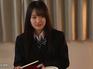 Aizawa Haruka trút bỏ những caravan site muốn hoang dã của mình lên cha dượng, đẩy ông đến những đỉnh cao khoái lạc mà ông chưa từng biết đến. Với mỗi chuyển động điêu luyện của chiếc lưỡi và đôi tay, cô liên tục đưa ông đến bờ vực, thỏa mãn nhìn toàn thân ông co giật không kiểm soát. Cường độ tăng lên khi cô ngồi lên người ông, xoay hông theo nhịp điệu hoàn hảo, vắt kiệt từng giọt caravan site muốn cuối cùng của ông. Tâm trí ông hoàn toàn trống rỗng trong những đợt cảm giác mãnh liệt dâng trào, khiến ông thở hổn hển khi cô chứng tỏ sự bậc thầy của mình trong nghệ thuật kéo dài khoái lạc. Cuộc gặp gỡ cấm kỵ này thể hiện sự thèm khát không đáy của cô khi cô nắm quyền kiểm soát, cưỡi lên ông qua nhiều lần cực khoái bùng nổ trong khi vẫn duy trì giao tiếp bằng mắt, nụ cười ranh mãnh của cô phản bội sự thỏa mãn tột độ mà cô có được khi đẩy giới hạn của ông đến mức tuyệt đối.