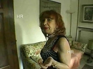Itali matang dihasut Dua Guys Young Plus Fucked