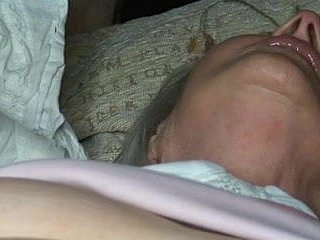 الجدة cums في هنا
