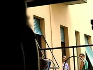 Janela Dickflash para 2 Vizinho Meninas Exibicionistas 2