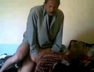 تحصل مارس الجنس خادمة هندية