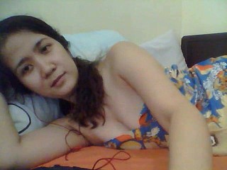 MILF philipino linda muestra las tetas a Skype bf-P3