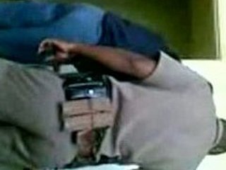 policía y un guardia